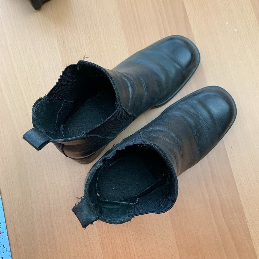 leather chelsea ankle boots quiet luxury - Picture 2 of 16